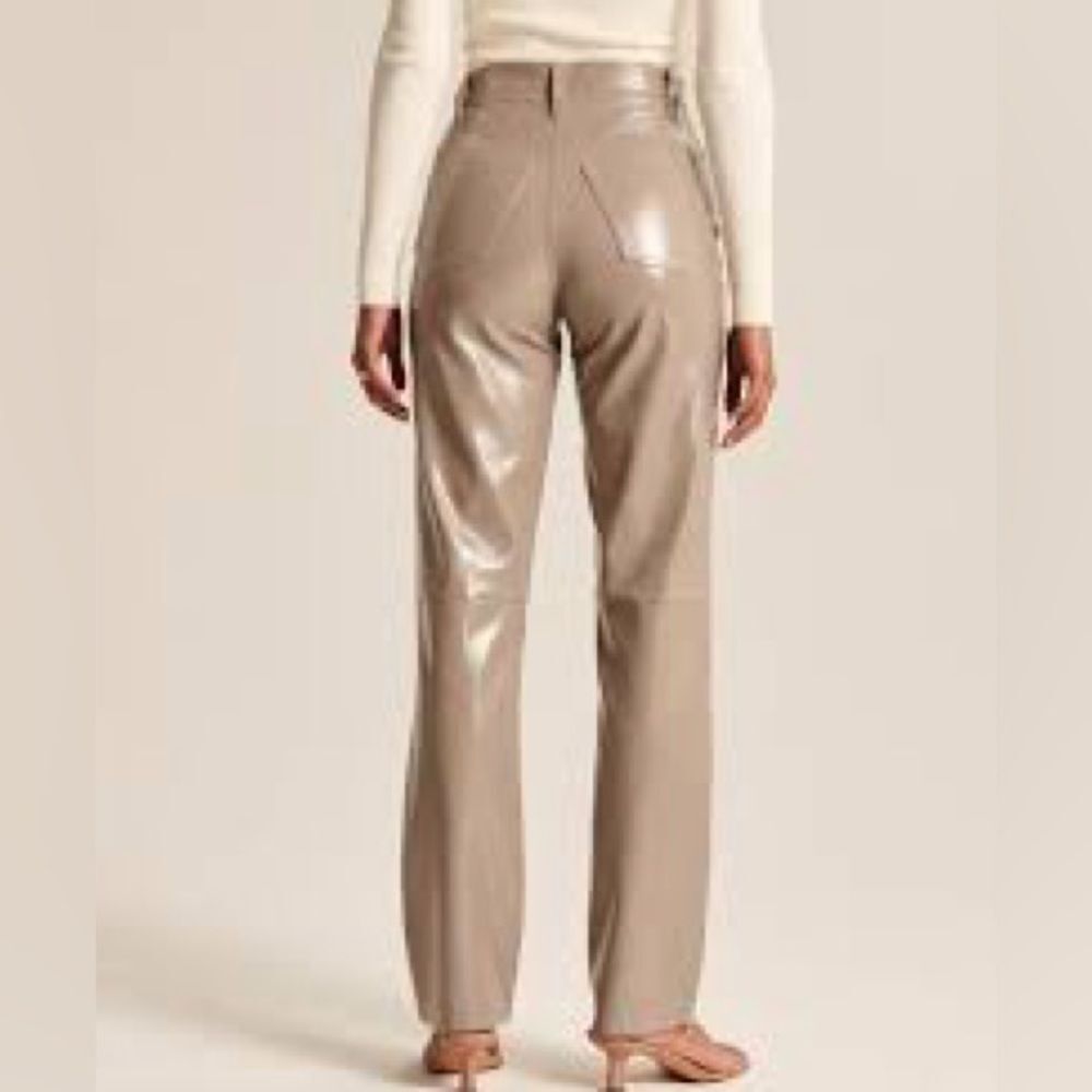 Abercrombie and Fitch 90s Straight Ultra High Rise Faux Leather Pant SZ 31